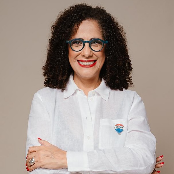 Elizabeth Martinez - Team Elizabeth Martinez